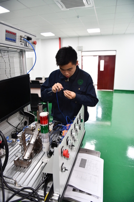 AHK不僅是一場考試——我校成功舉行AHK機(jī)電一體化工畢業(yè)考試